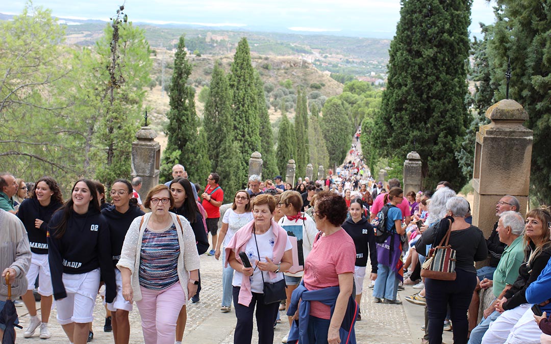 Subida a Pueyos en el día grande de las fiestas de Alcañiz 2026. / B. Severino
