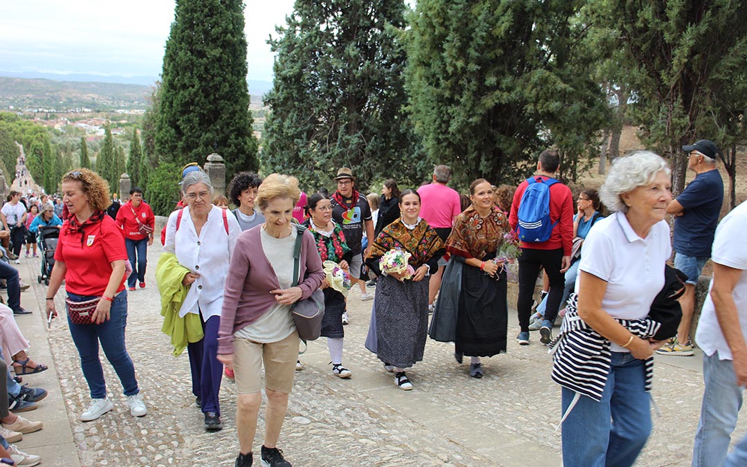 Subida a Pueyos en el día grande de las fiestas de Alcañiz 2026. / B. Severino