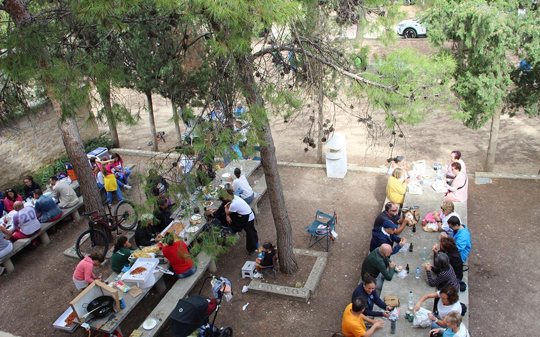 Subida a Pueyos en el día grande de las fiestas de Alcañiz 2026. / B. Severino