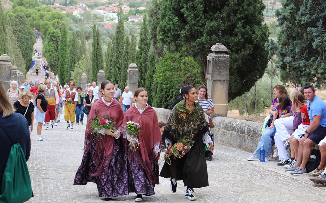Subida a Pueyos en el día grande de las fiestas de Alcañiz 2026. / B. Severino