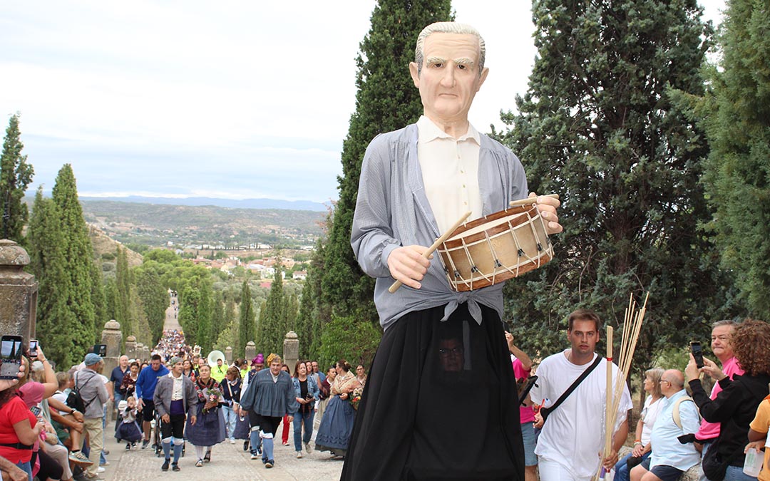 Subida a Pueyos en el día grande de las fiestas de Alcañiz 2026. / B. Severino