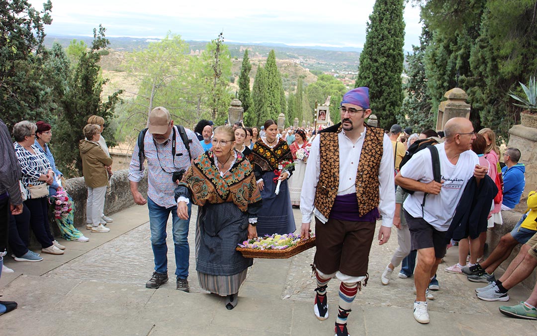 Subida a Pueyos en el día grande de las fiestas de Alcañiz 2026. / B. Severino