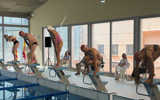 Alcañiz inaugura su nueva piscina climatizada con Irene Ciércoles como protagonista