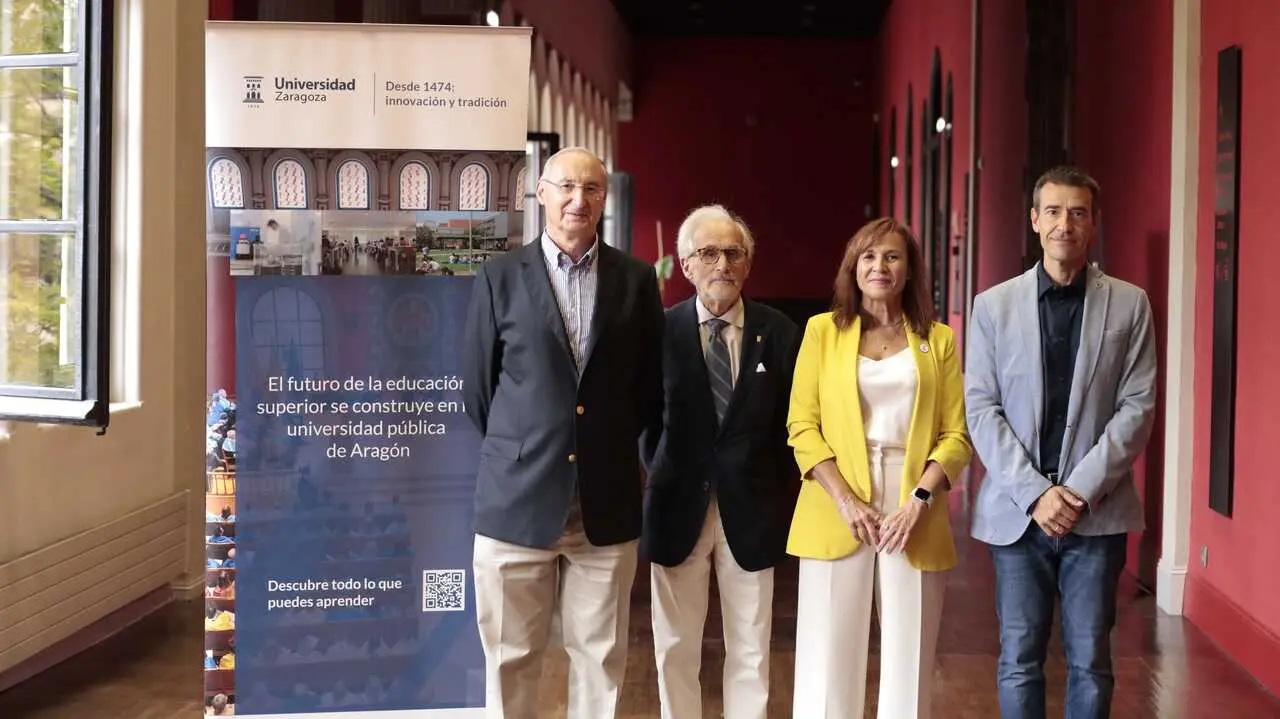 Ángel Luis Monge, el director de la Universidad de la Experiencia en Zaragoza con el resto de equipo directivo./ Cedida