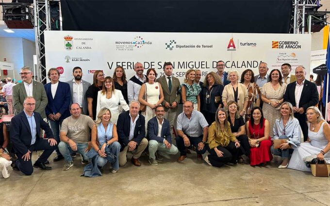 Calanda abre su V Feria de San Miguel como escaparate de empresas, producto local y futuro en el medio rural