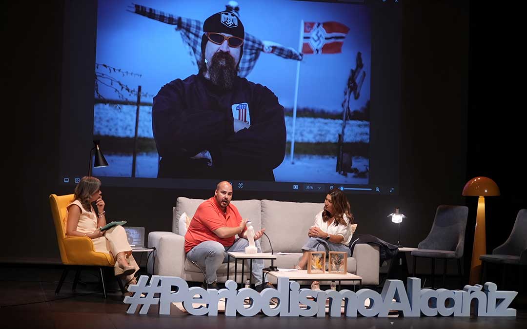 Pampliega y Morcillo durante su diálogo en el Curso de Periodismo. / Abdul Grau