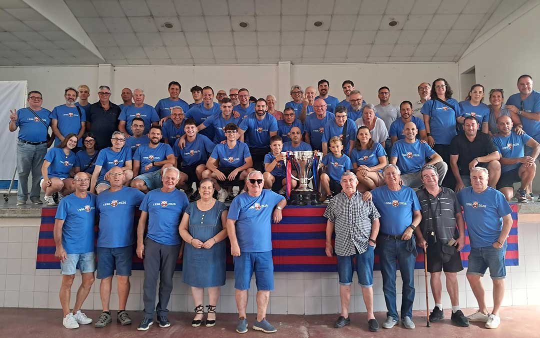 Socios y simpatizantes reunidos para el 30 aniversario de la Peña Barcelonista de Cretas / Cedida