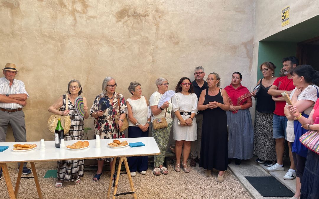 La alcaldesa, Reyes Gimeno, y el presidente comarcal, José Miguel Celma, en la recepción de la exposición./ S.F.
