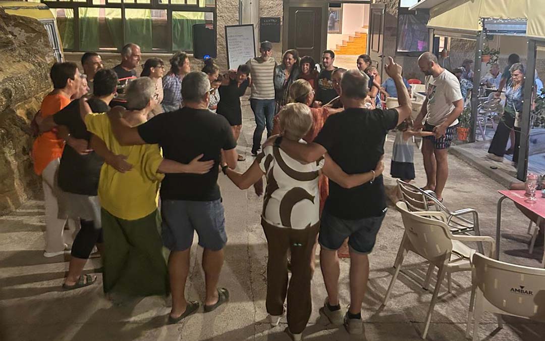 Bingo musical en Fórnoles, para recaudar fondos con los que arreglar el reloj del ayuntamiento./Cedidas