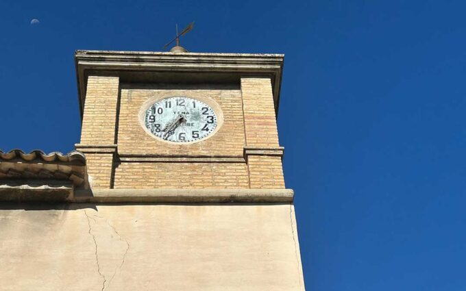 Fórnoles recauda 250 euros para reparar el reloj del Ayuntamiento con un bingo musical