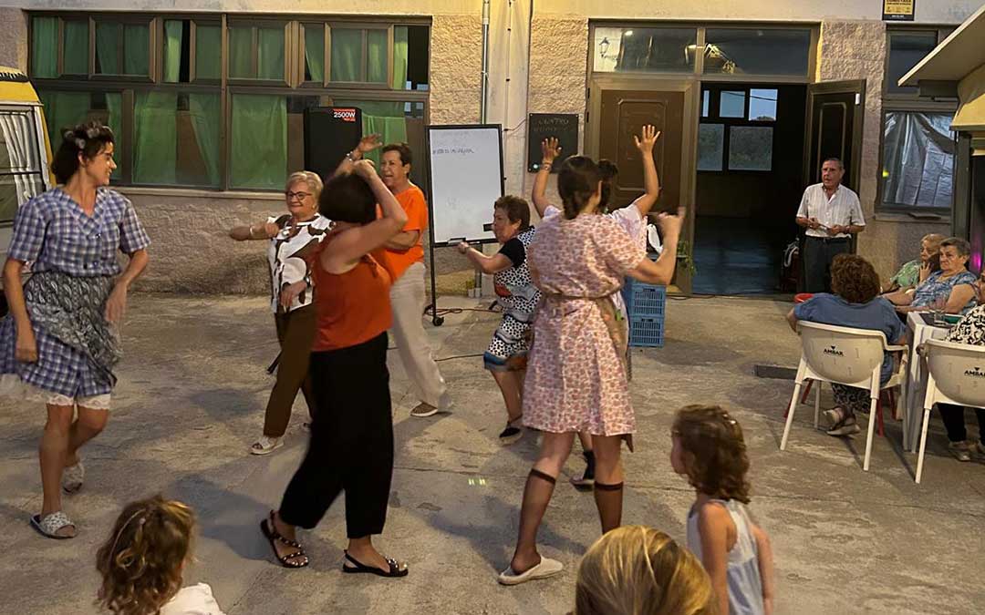 Participantes del bingo musical de Fórnoles / Cedida