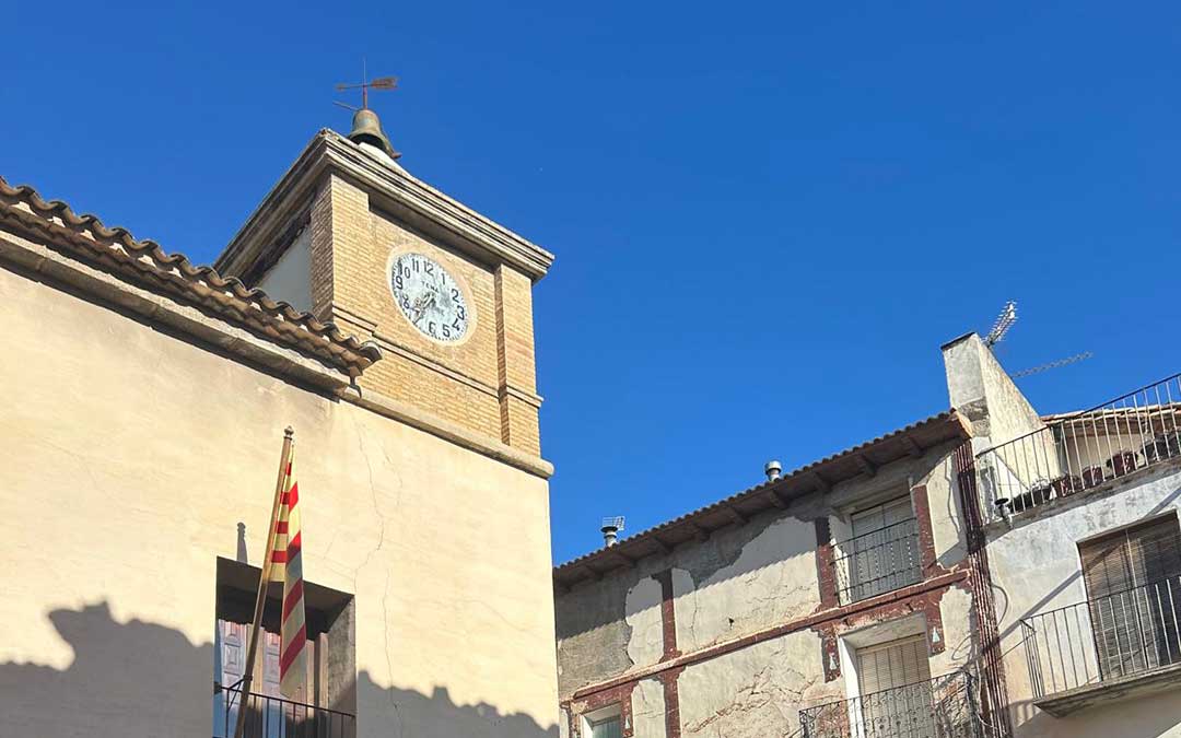 Imagen del reloj del Ayuntamiento de Fórnoles / Javier Vidal