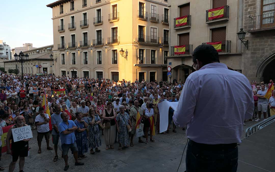 El alcalde de Alcañiz ha sido el encargado de leer el manifiesto./ M.M.R.