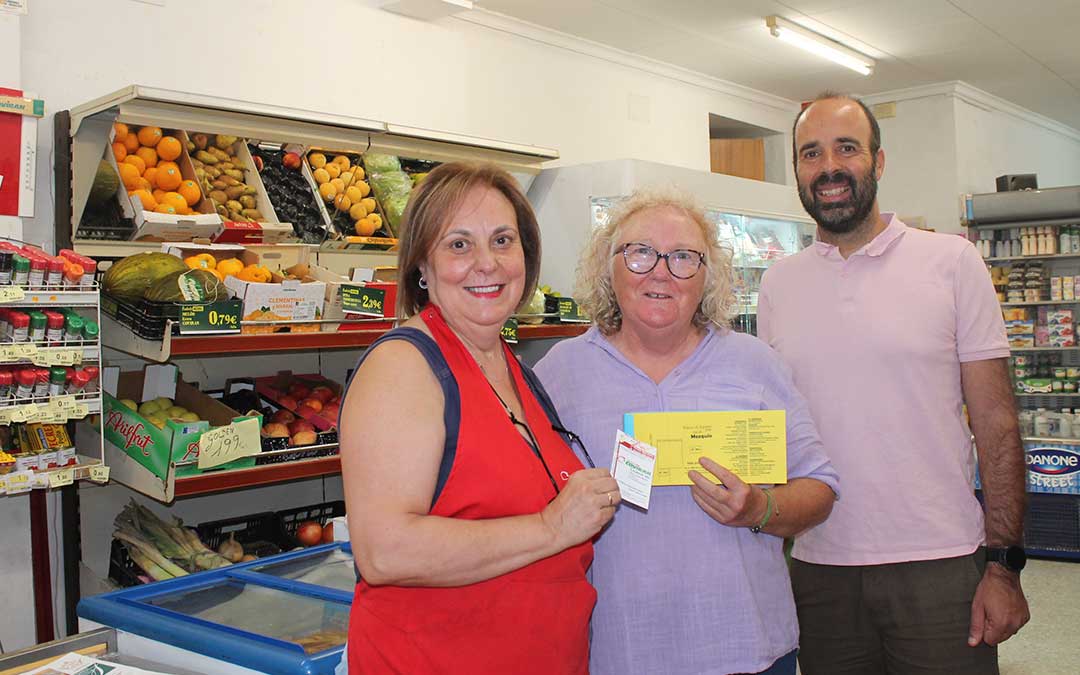 Los vecinos ganadores podrán canjear sus vales en comercios locales / A. E. M.