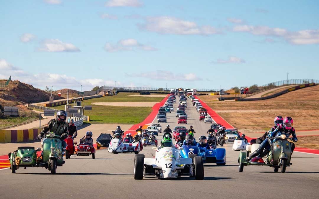 La Classic Parade celebrada en anteriores ediciones en el circuito alcañizano / Motorland Aragón