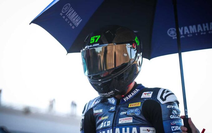Raúl Navarrete cierra la Yamaha R7 Cup con cuatro poles y pelea por el título hasta la última carrera