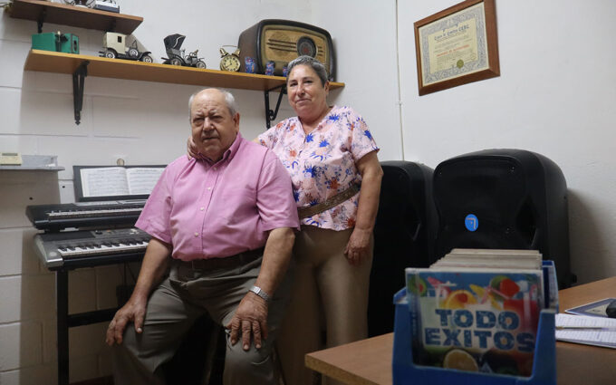 Batiste Roc Marches, el DJ más longevo del Bajo Aragón Histórico: «No hay nada que me llene más que ver a la gente bailar»