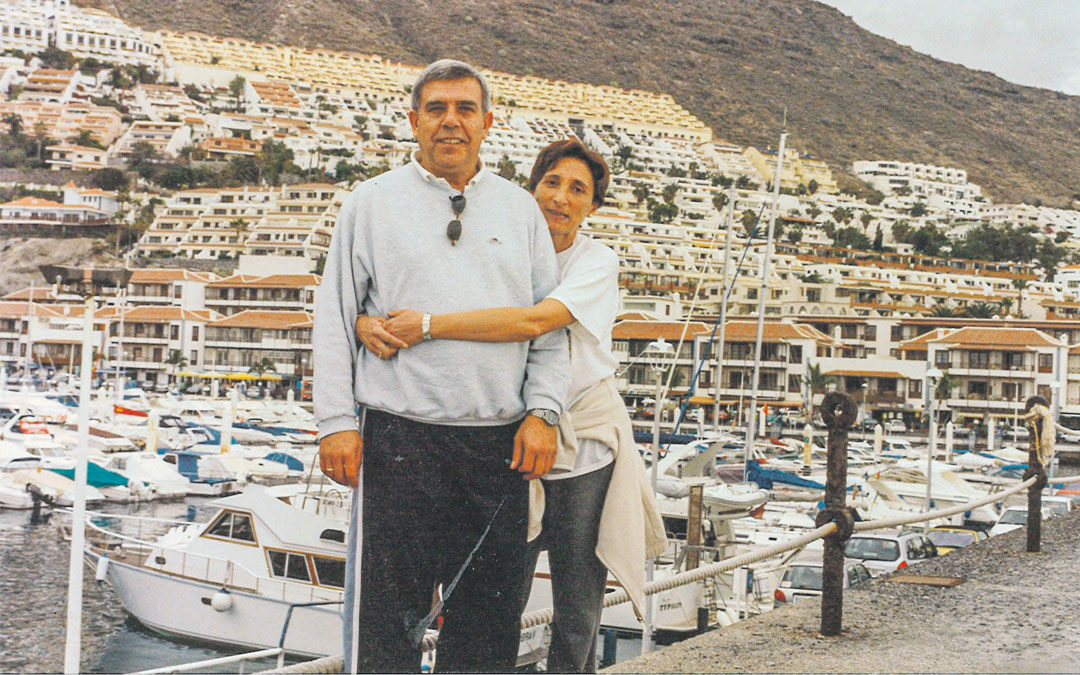 Emiliano de joven junto a su mujer, Carmina Prades. / Archivo familiar