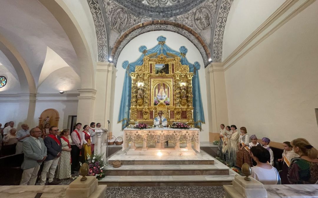 Autoridades y Nonaspinas y Nonaspinos Mayores e Infantiles durante la misa./ S.F.