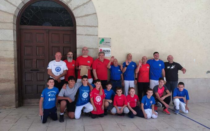 De un cartel de un campeonato de pelota en Seno a una red de trinquetes por toda la provincia