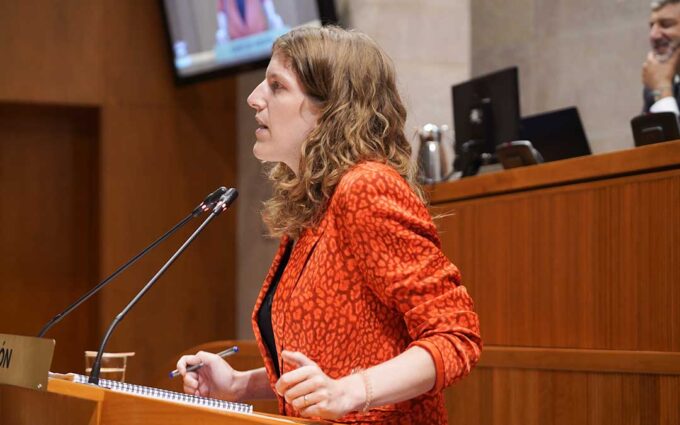 Las Cortes vuelven a reclamar las ayudas al funcionamiento al 20%, pero el PSOE defiende que han llegado más de 50 millones