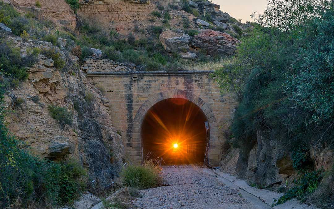 Momento del sol cruzando el Túnel del Equinoccio de Valdealgorfa este miércoles 16 de septiembre de 2026 a las 7.49. / José Antonio Vivancos