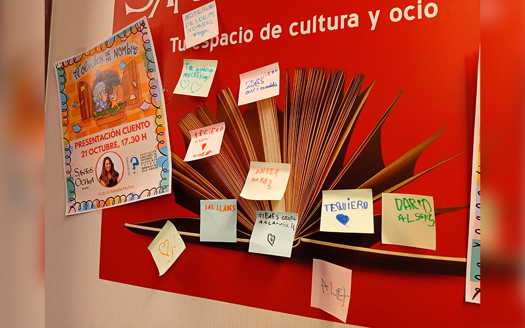 Presentación del cuento 'No te olvides de mi nombre' de la calandina Natalia Muñoz con ilustraciones de Sara del Arco. Una historia de una abuela y una nieta y el Alzheimer. Los beneficios de las ventas son para AFEDABA Los Calatravos. / B. Severino