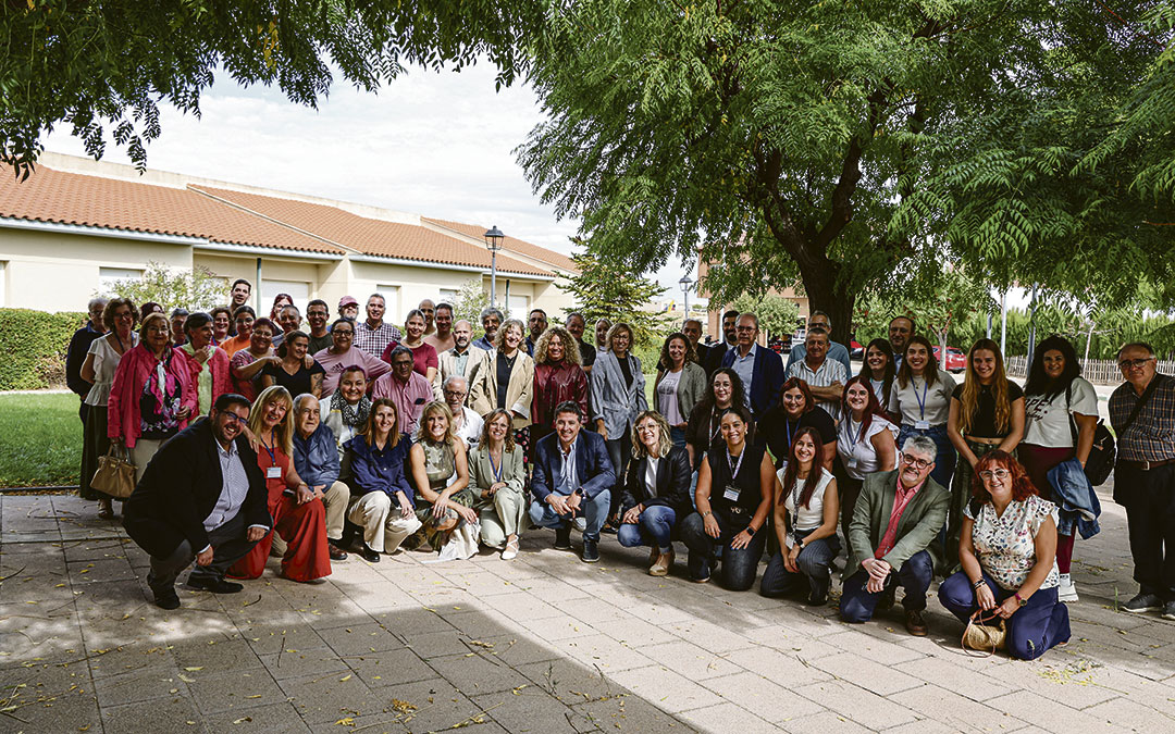 Foto de familia de los participantes en el último acto del Día Mundial de la Salud Mental organizado por ASAPME Bajo Aragón. / ASAPME