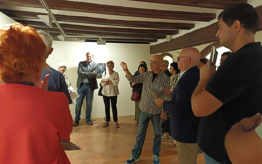 Inauguración de la exposición de Ignacio Fortún, 'Hombres de azul oscuro', en el Museo Juan Cabré. / DGA