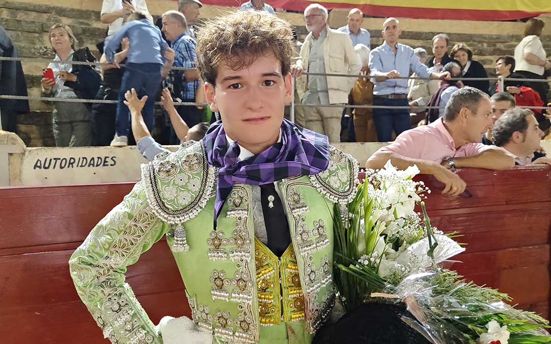 El calandino Álvaro Puig en la plaza de toros tras su debut este 12 de octubre / Alberto Gracia