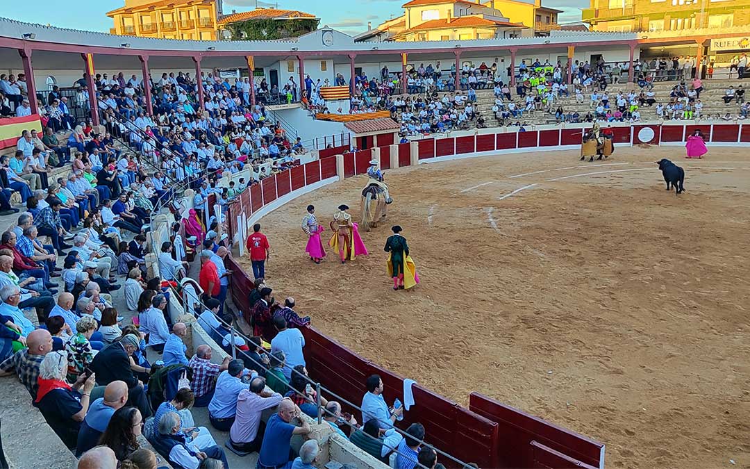 Gran ambiente durante la corrida de toros calandina / Alberto Gracia