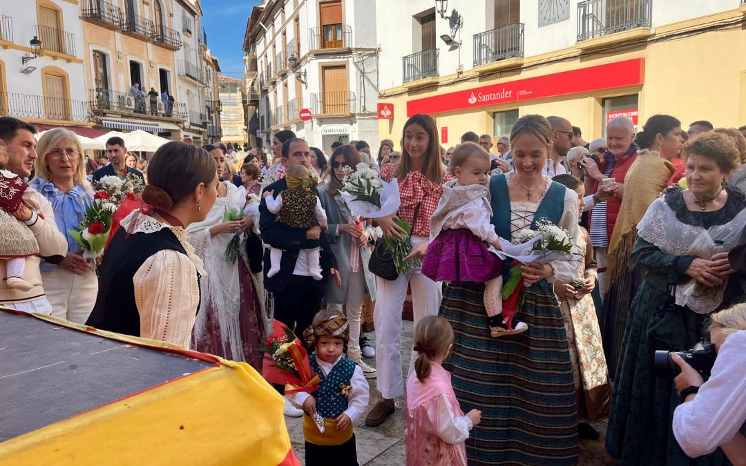 Se han podido ver a vecinos de todas las edades, entre ellos niños y niñas / C.O.