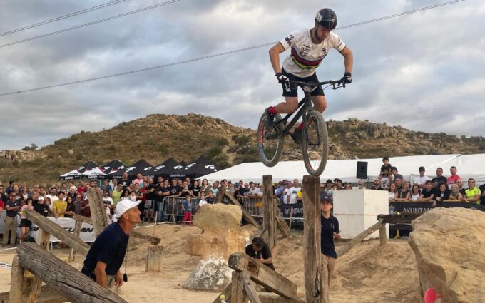 El campeón del mundo de Trial, Charlie Rolls, conquista el Clean Xperience de Caspe y revalida su título