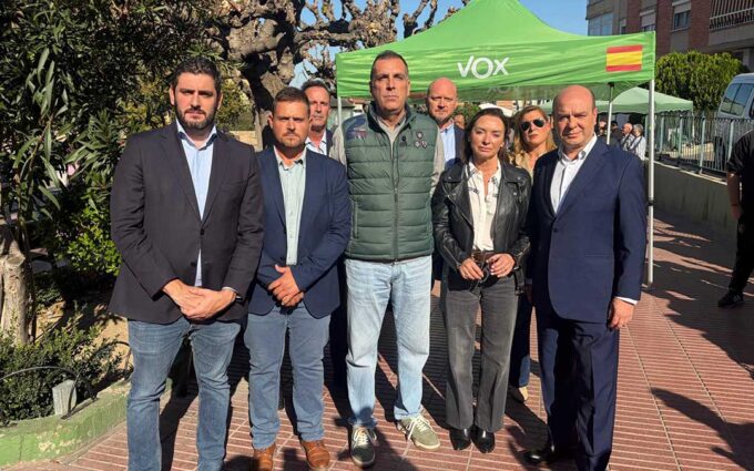 El portavoz nacional de Seguridad de Vox denuncia en Caspe "un aumento" de la inseguridad y la delincuencia por el "descontrol migratorio"