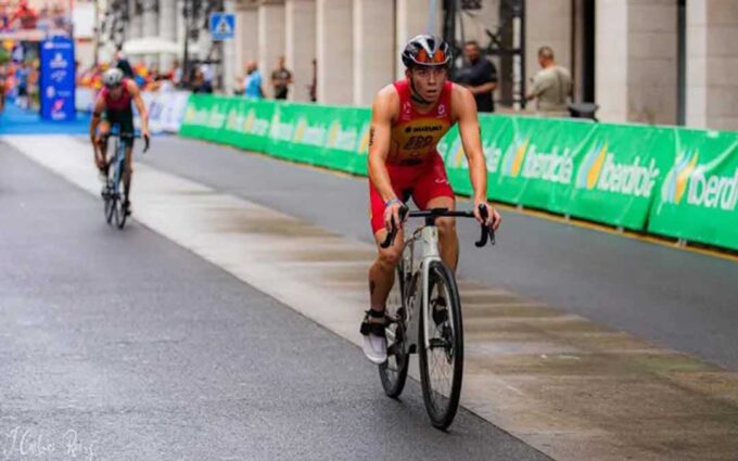 Hugo Edo se queda a las puertas de completar su debut en la Copa de Europa Élite de triatlón
