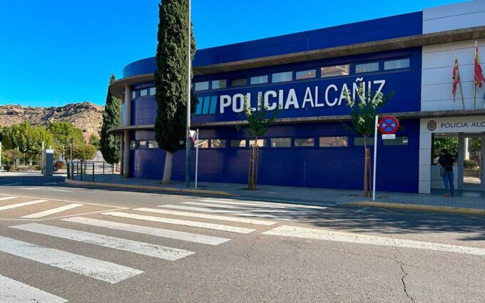 Herida leve una mujer tras ser atropellada en el paso de peatones frente a la Policía Local de Alcañiz