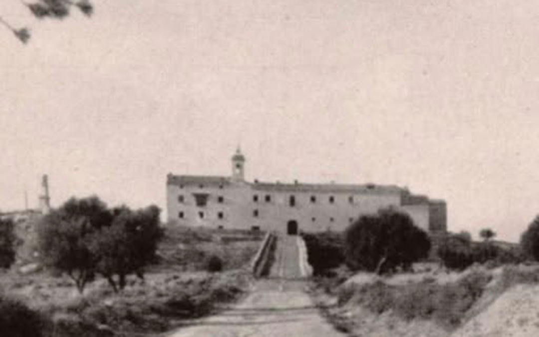 Vista del santuario y del Aventador en la segunda década del siglo XX./ Escuin