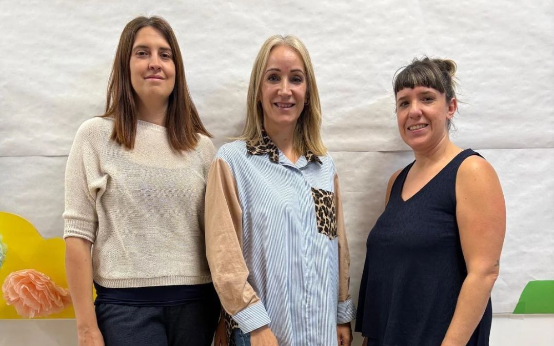 Ana Reyes Palos, directora del CEIP Virgen del Pilar de Calanda, con Raquel Bellés, secretaria, y Marta Pascual, jefa de estudios./ L.C.