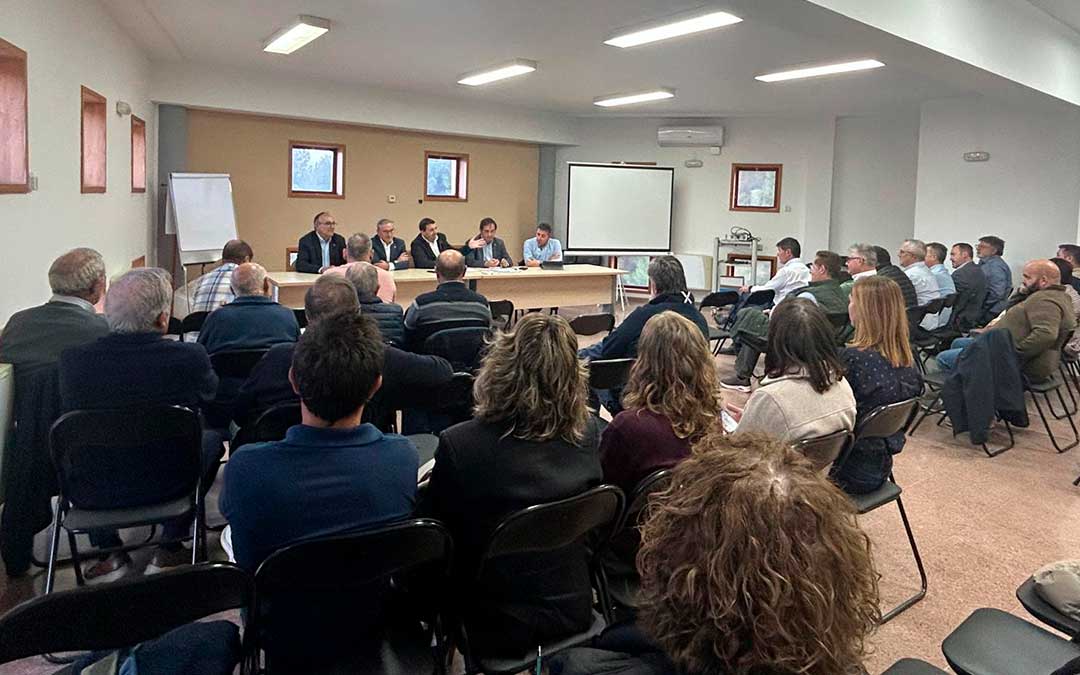 Encuentro de los representantes del PP con agricultores del Bajo Aragón./ PP