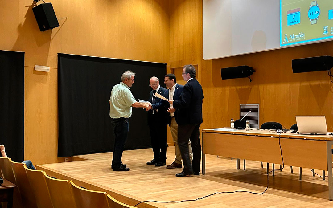 Entrega de los diplomas./ G.R.