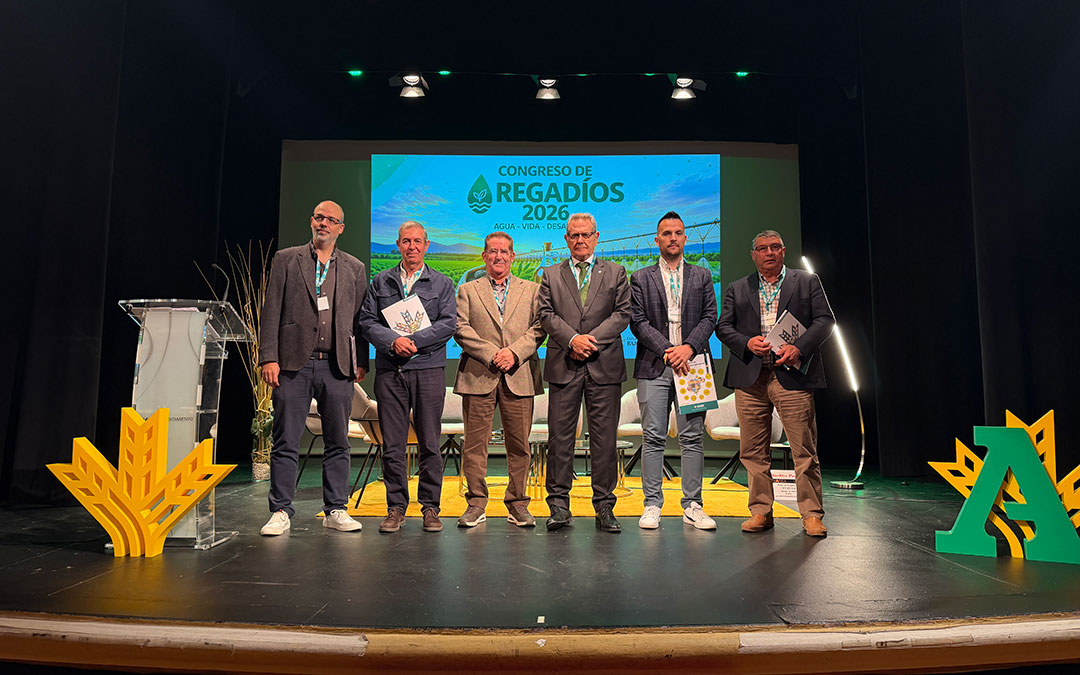 Los seis acuerdos se firmaron durante el Congreso de regadíos celebrado en el teatro de Alcañiz./ Caja Rural