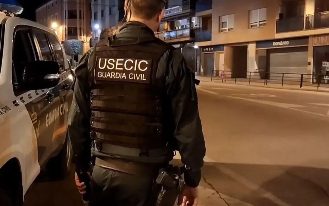 Guardia Civil en Caspe, junto a la plaza Aragón./ G.C.