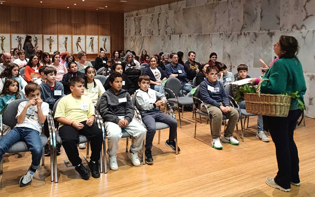 Presentación del proyecto de Consejo Local de Infancia y Adolescencia (CLIA) en sede comarcal. / Comarca del Bajo Martín