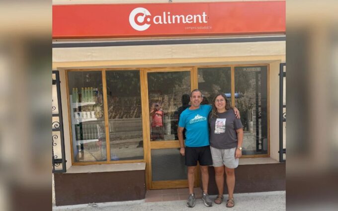 La Ginebrosa recupera su tienda: «Tenemos que mantener este tipo de servicios en los pueblos»