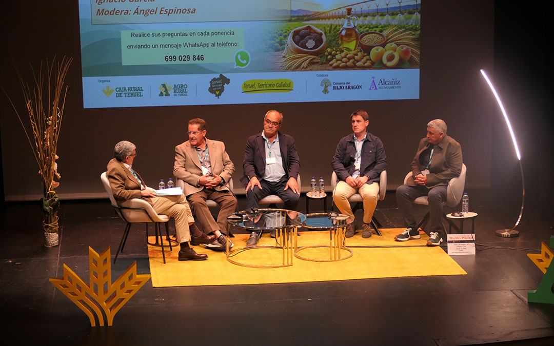 Mesa redonda 'Conversando con regantes'./ M.M.R.