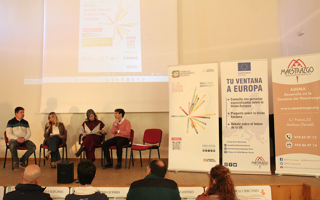 José Manuel Salvador, de ADEMA; Fundación Aragón Emprende; Eva Defior, periodista y moderadora, y Javier Mateo, técnico de la Red Aragonesa de Desarrollo Rural. / B. Severino