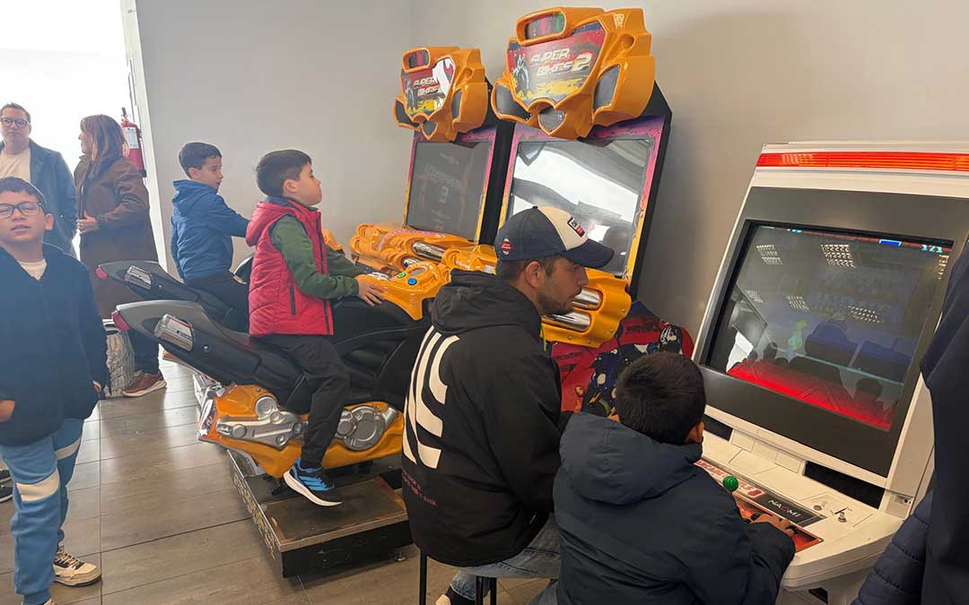 Las máquinas recreativas retro con las que los asistentes disfrutaron de la jornada del sábado / Jesús Burgos