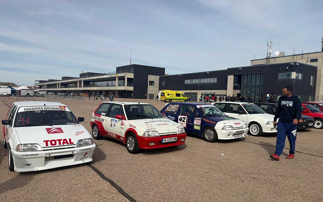 Algunos vehículos de la concentración del Citroën AX / Jesús Burgos