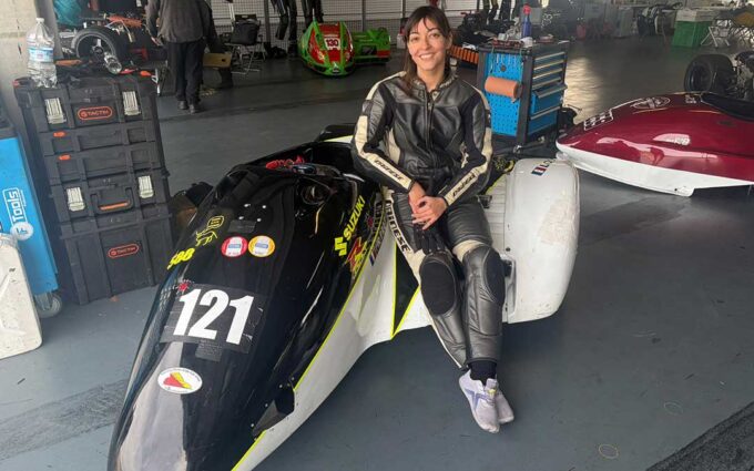 Estrenarse en un sidecar como regalo de cumpleaños: Motorland Classic Festival acerca el motor a todo el público