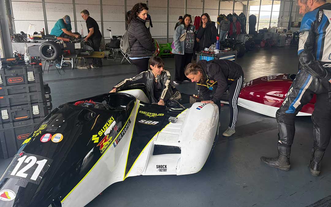 La zaragozana atendiendo a las indicaciones de su piloto / Jesús Burgos